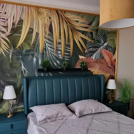 Golden Leaf, Swimming Pool View رافدا