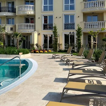 Apartmán Golden Leaf, Swimming Pool View